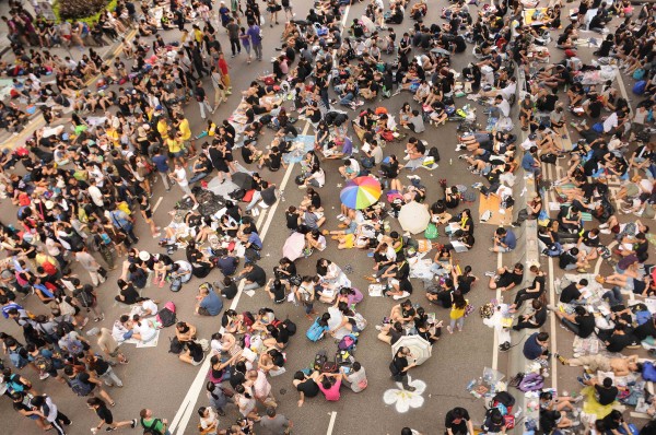 2-Hong-Kong-youg-people-protesting.-Sept-2014-Steven-Knipp.-11