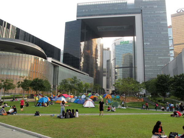occupy-the-lawn-admiralty-600x450