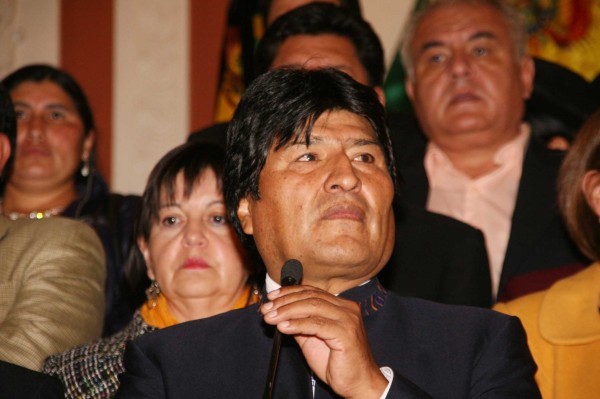 Presidente Morales se dice 'destrozado' por muerte de Chávez y pide unidad a Venezuela.
