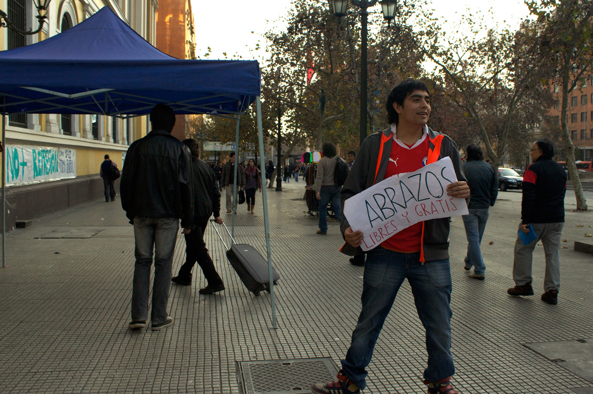 universidad-en-toma-abrazos-ofrecidos