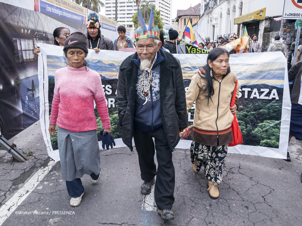 Marcha de las mujeres amazonicas en Quito