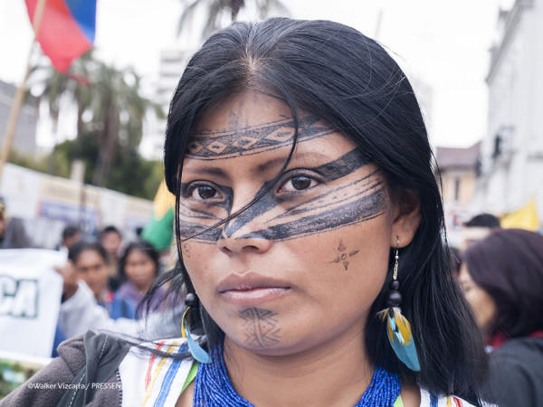 Marcha de las mujeres amazonicas en Quito