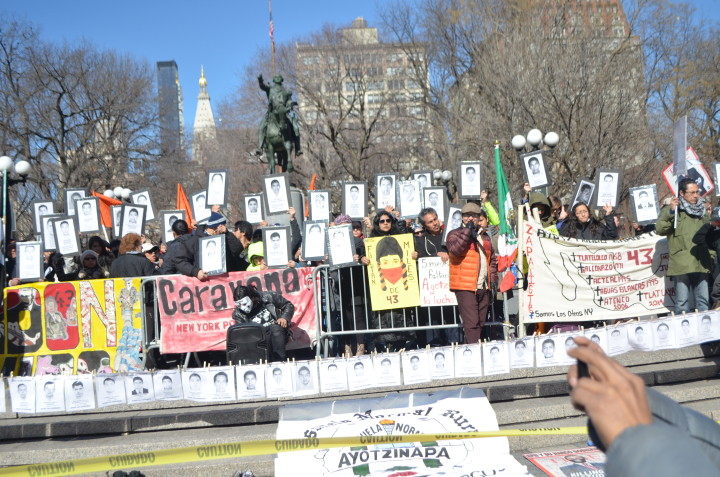 Caravana 43 Passed By New York City