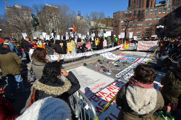 Caravana 43 Passed By New York City