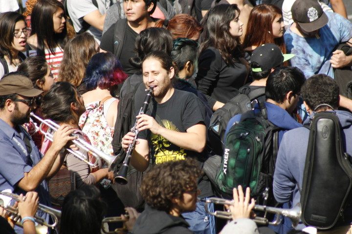 1era.  Estudiantes Marcha, 16-abril-2015_Marcela Contardo Berríos (6)