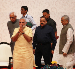 pix-10-prime minister nerendra modi at universty (16)-small