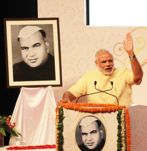 pix-7-prime minister nerendra modi at universty (8)-small