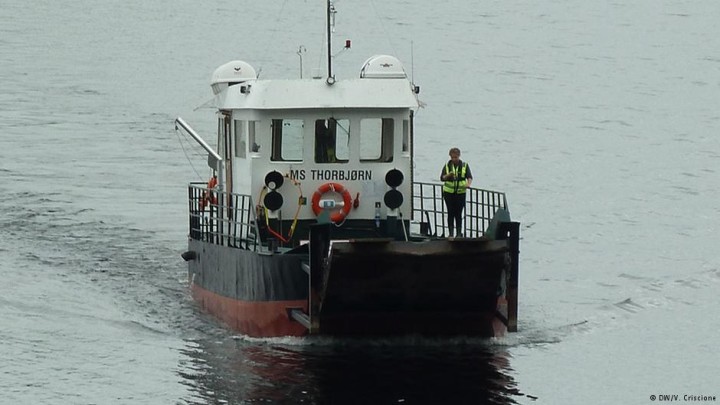 Breivik chegou à ilha de balsa