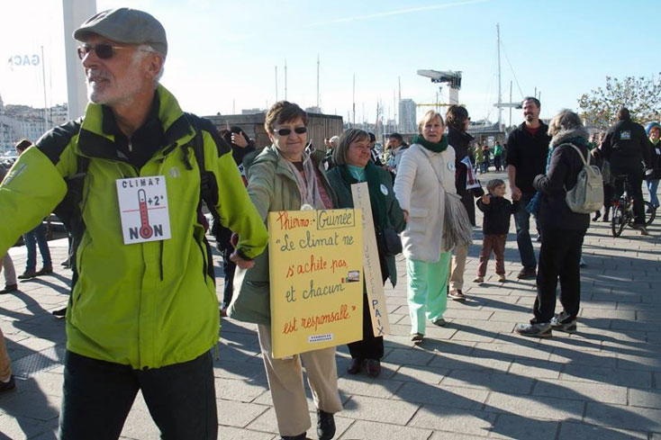 France : Marseille, une chaîne humaine pour la justice climatique et la paix