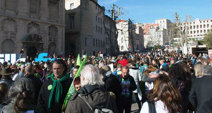 France : Marseille, une chaîne humaine pour la justice climatique et la paix