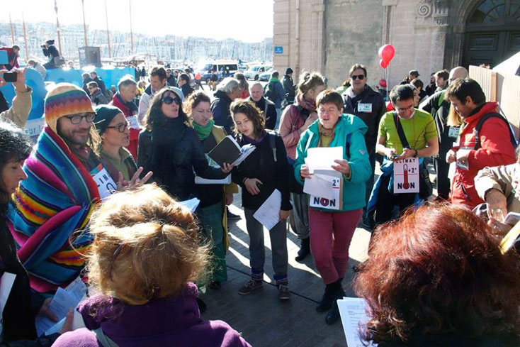 France : Marseille, une chaîne humaine pour la justice climatique et la paix