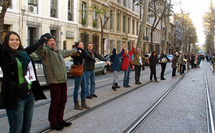 France : Marseille, une chaîne humaine pour la justice climatique et la paix