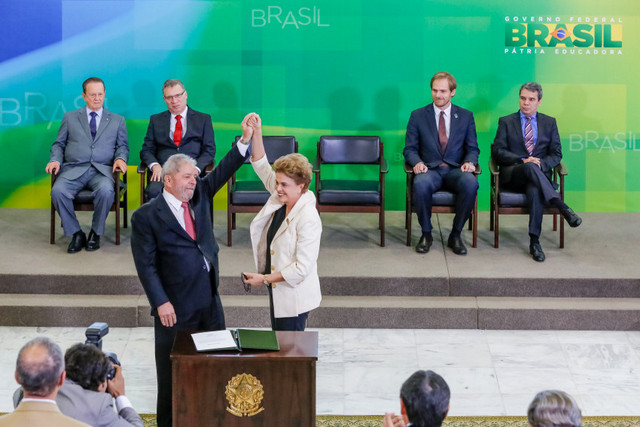 Brasília - DF, 17/03/2016. Presidenta Dilma Rousseff durante cerimônia de posse dos novos Ministros de Estado Chefe da Casa Civil, Luiz Inácio Lula da Silva; da Justiça, Eugênio Aragão; da Secretaria de Aviação Civil, Mauro Lopes e do Chefe de Gabinete Pessoal da Presidenta da República, Jaques Wagner. Foto: Ichiro Guerra/PR