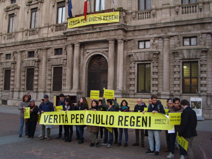 presidio con striscione