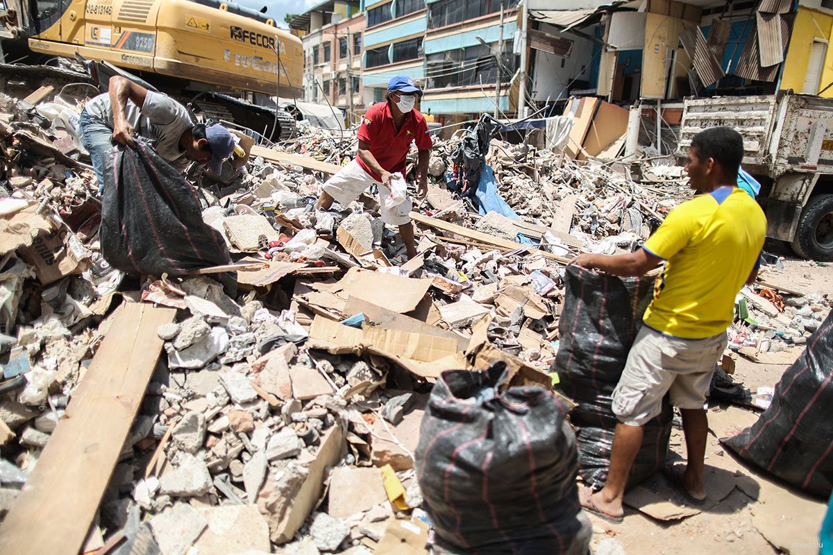 Ecuadorian students in UK raise funds for earthquake survivors