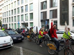 Des Vélos pour faire barrage aux entrées du Borschette. 