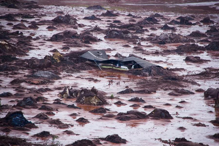 Desastre causado por la ruptura de la represa de Samarco en Mariana, Minas Gerais, la peor tragedia ambiental de Brasil. Foto: Gustavo Ferreira/Jornalistas Livres