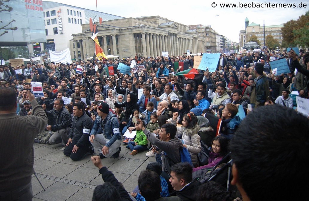 Über 1000 Menschen Protestieren In Stuttgart Gegen Abschiebungen