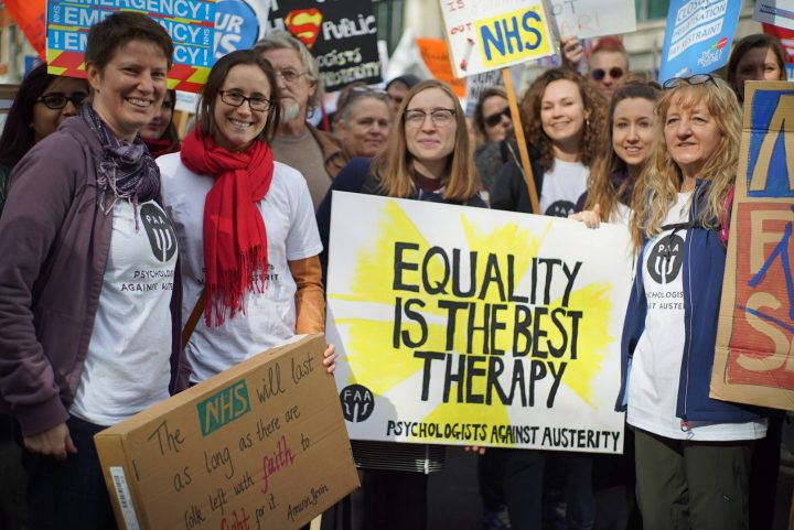 Thousands march in London to defend the National Health Service