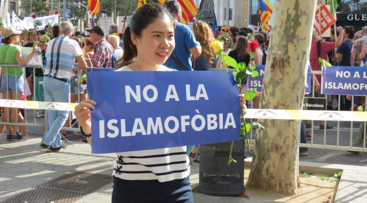 Miles De Personas Se Manifiestan En Barcelona Contra La Violencia