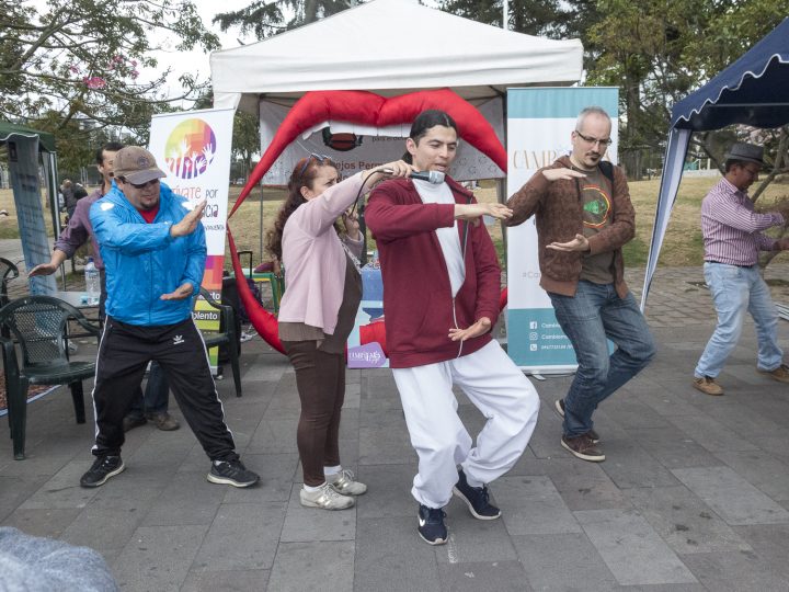 Actividad de tai-chí durante la 7ma Feria de Iniciativas No Violentas