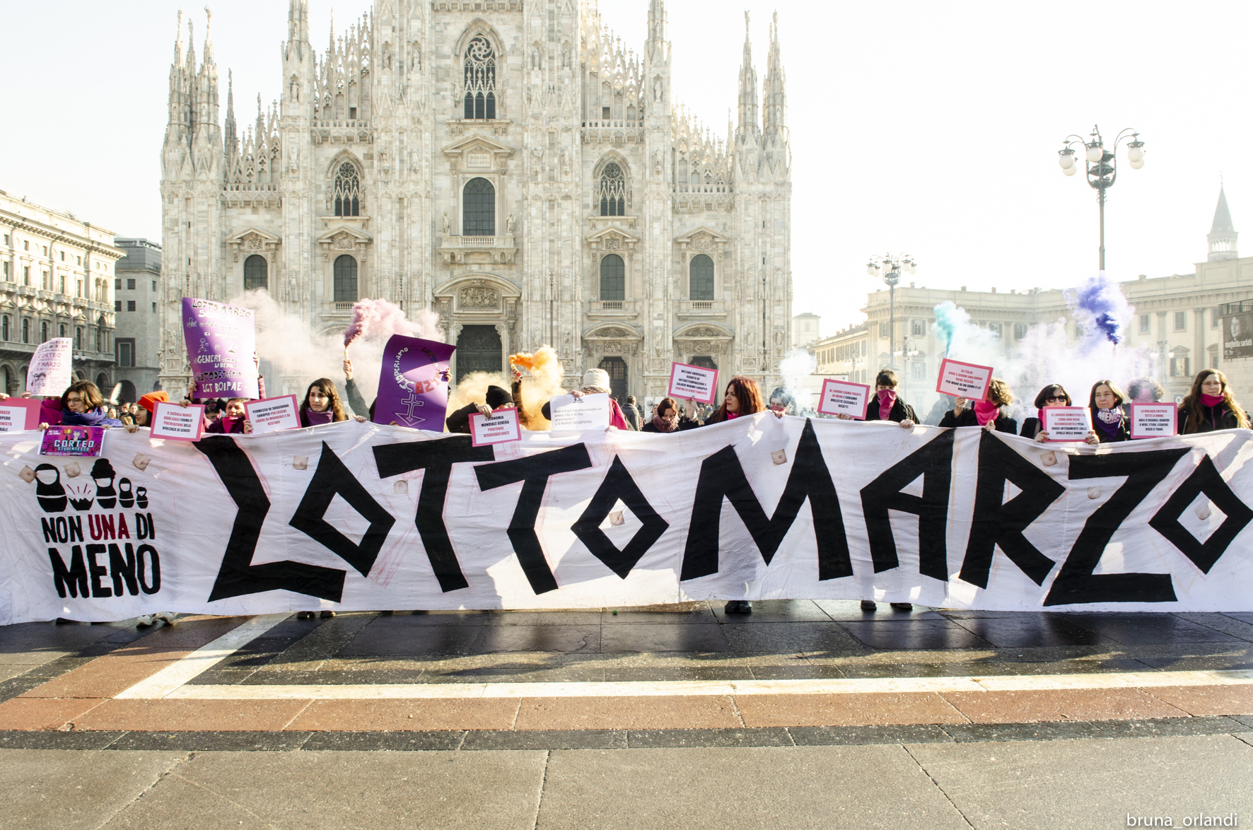 Flash Mob In Vista Dell'8 Marzo In Piazza Duomo A Milano