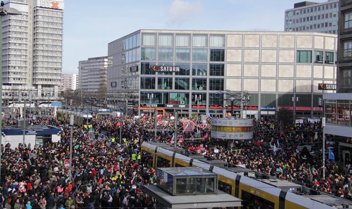 Miles De Personas Se Manifiestan En Berlín Por Los Derechos De Las Mujeres 8597