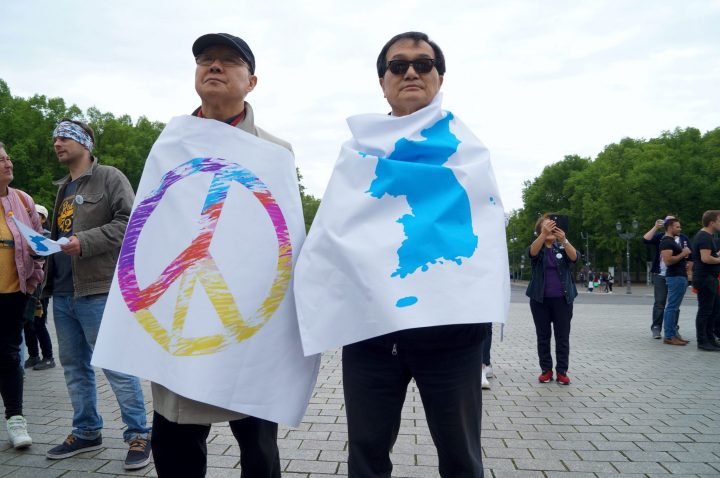 Menschenkette für ein vereintes Korea entlang der Grenze und der ehemaligen Mauer in Berlin