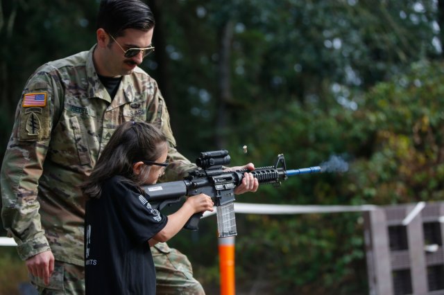 Formazione dell'esercito con i bambini