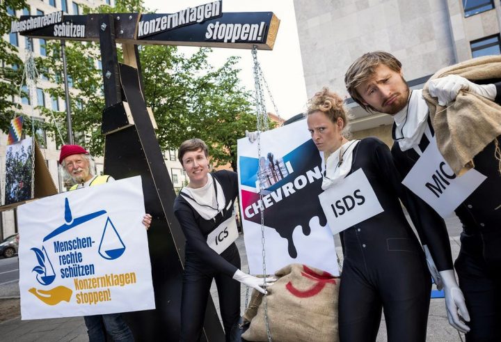 Proteste der internationalen Zivilgesellschaft am globalen Anti-Chevron-Tag