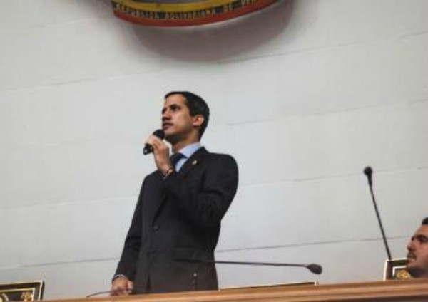 Venezuela: Guaido gibt Scheitern zu und hofft auf Hilfe von den USA und von Deserteuren des Militärs