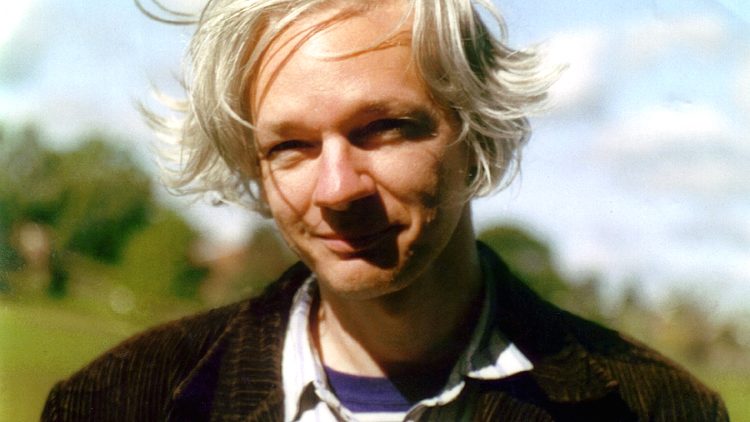 Selon l'écrivain Michel Collon, de grandes manifestations citoyennes sont nécessaires pour sauver Julian Assange
