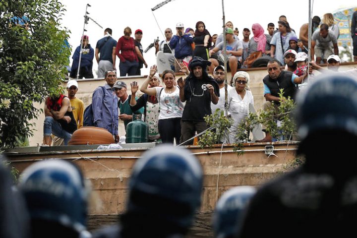 Le Parti Humaniste de Rome defende les familles déplacé à Rome Primavalle