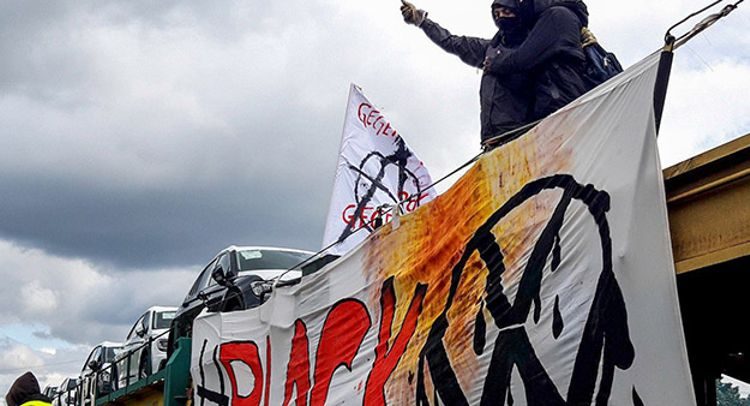 Blockade von VW-Fabrik durch Klimagerechtigkeitsbewegung