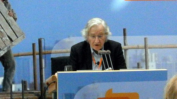 Noam Chomsky : « Les maîtres de l’humanité ont tué l’Europe »