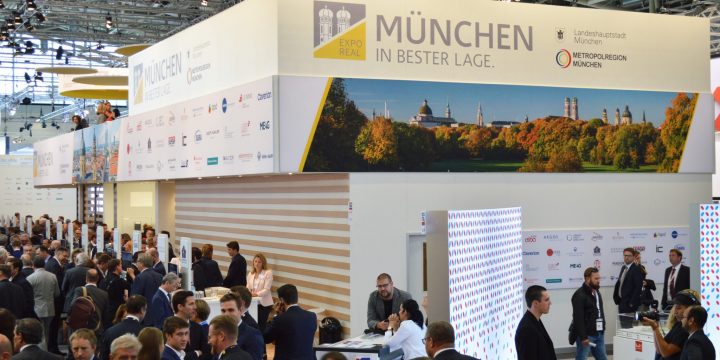 Anfang Oktober 2018 pries sich München auf der Immobilienmesse „ExpoReal“ wieder als Standort für umsatzstarke Unternehmen an.