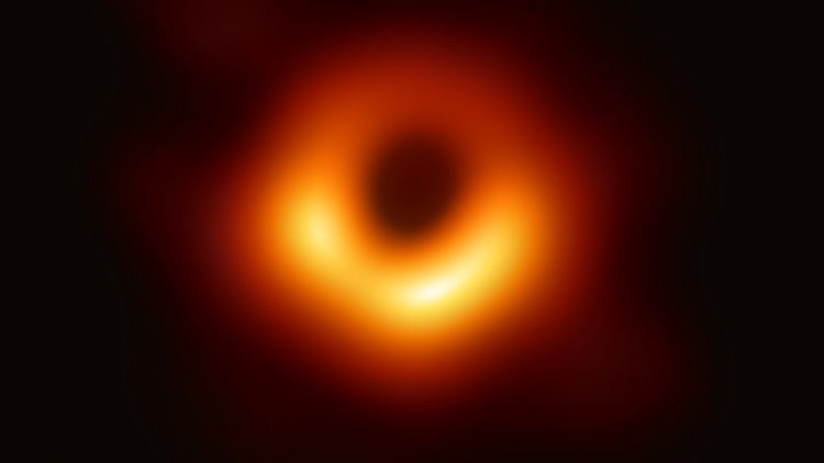 Le travail d’équipe pour la première photo du trou noir est reconnu
