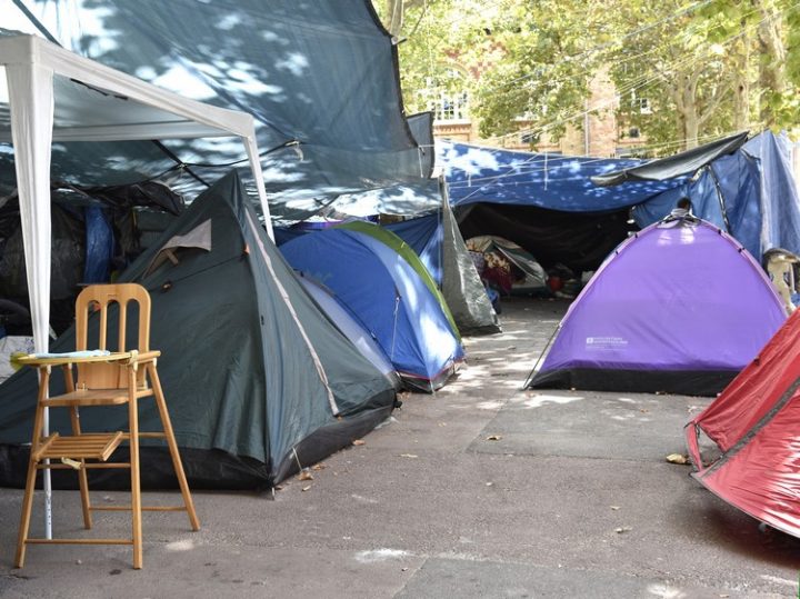 Interview vidéo. Des réfugiés latino-américains dorment dans les rues de Paris