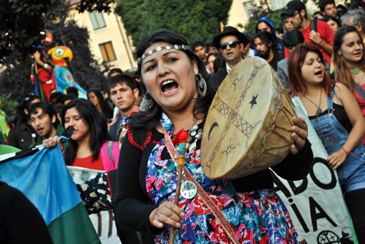 Cile: Mapuche durante la grande protesta contro il governo Pinera