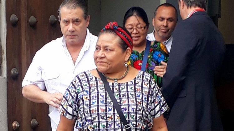 Chili, visite de Rigoberta Menchú en raison de la situation des droits humains