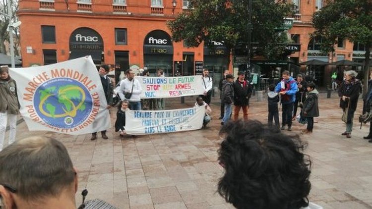 Passage de la Marche mondiale pour la Paix et la Nonviolence à Toulouse