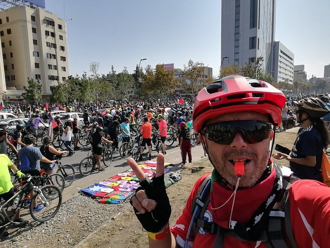 Chile: Tausende Fahrradfahrer begeben sich auf der Straße, um eine neue Verfassung zu fordern