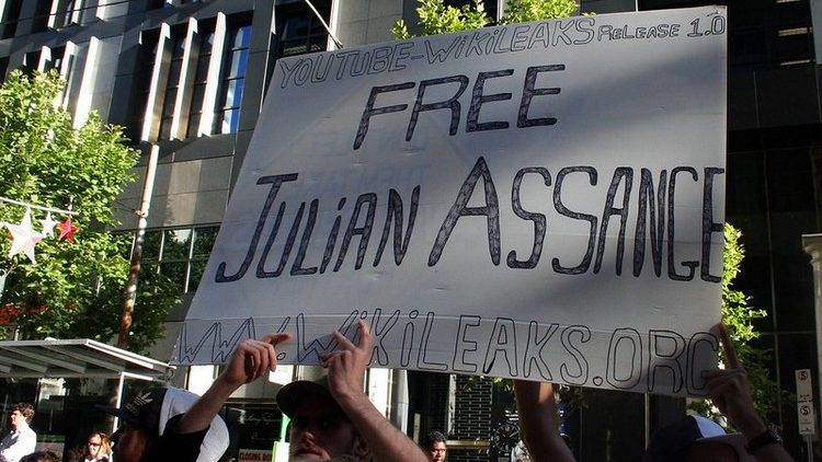 « Si Julian Assange est extradé, c’est la fin de l’État de droit en Occident » Eva Joly (Interview)