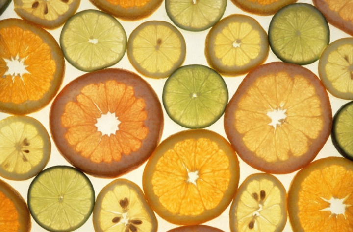 Un alto dosaggio di vitamina C può funzionare per la prevenzione e il trattamento del Covid-19?