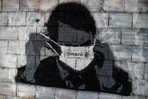 Das Coronavirus, erzählt von Street Art-KünstlerInnnen rund um die Welt