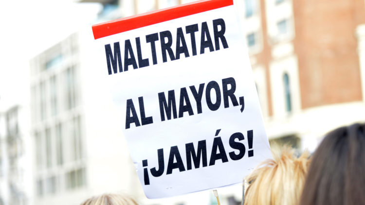 Manifestación de denuncia de la situación de los mayores en residencias. Madrid