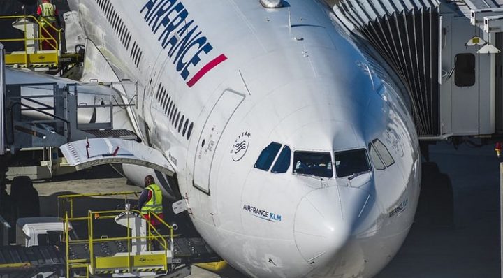 Air France : milliards de prêt, milliers de postes en moins, bonus époustouflant pour le PDG