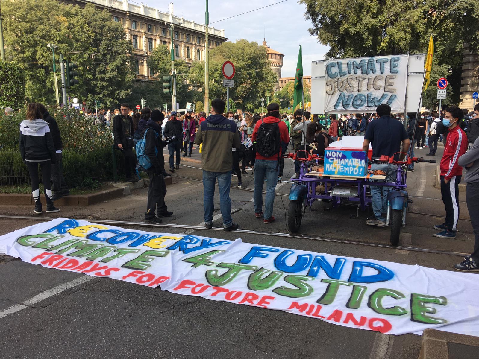 Sciopero per il clima a Milano. Un filo per unire