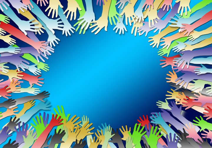 mani solidarietà pixabay-720x502