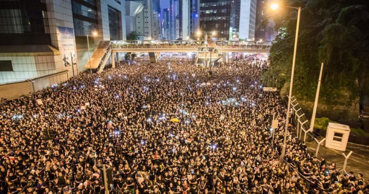 Hong Kong, la Haute Cour critique le comportement des forces de police